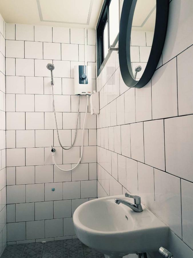 Twin Room Private Bathroom,1393737302:JPEG